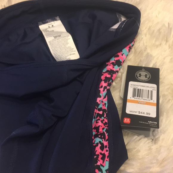 Under Armour Crop - Picture 7 of 7